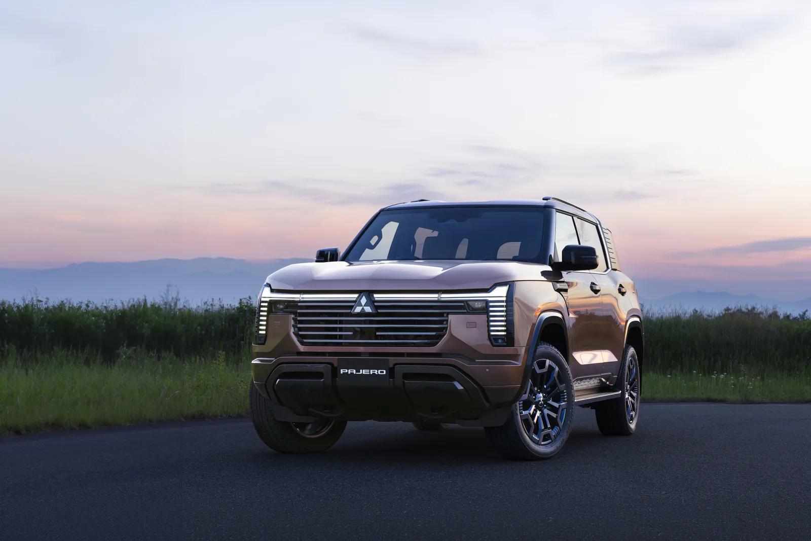 Mitsubishi Pajero — view 1