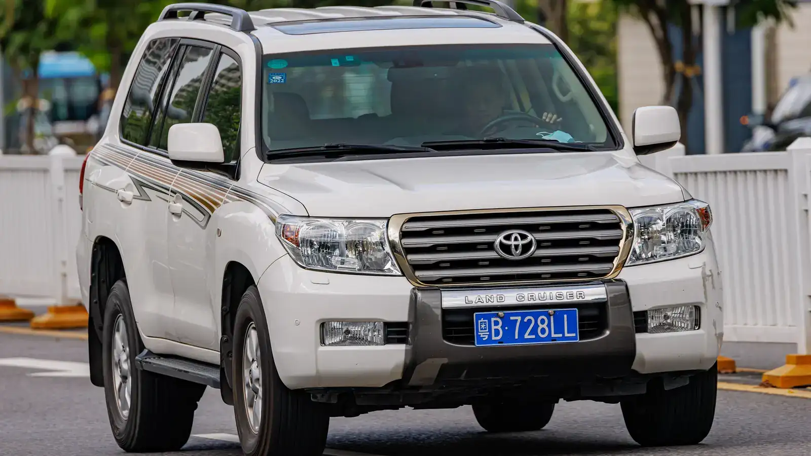 A Toyota Land Cruiser 200