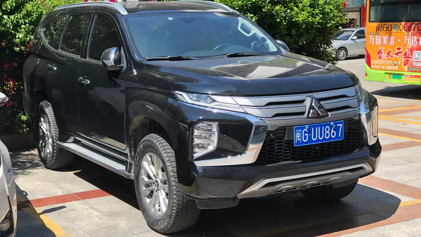 A Mitsubishi Pajero Sport