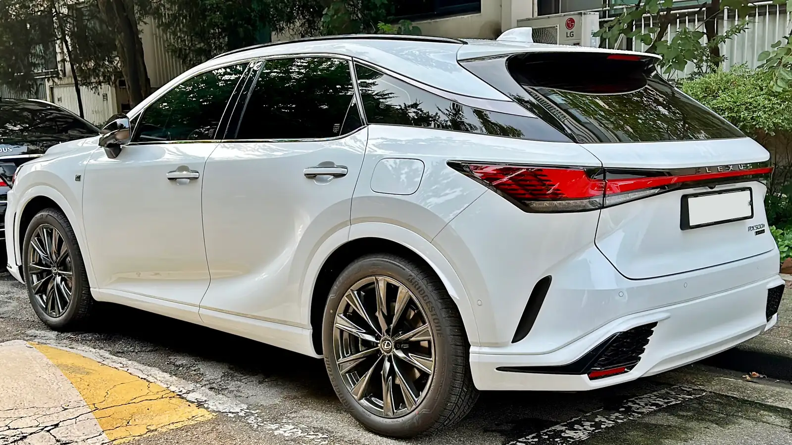 A Lexus RX