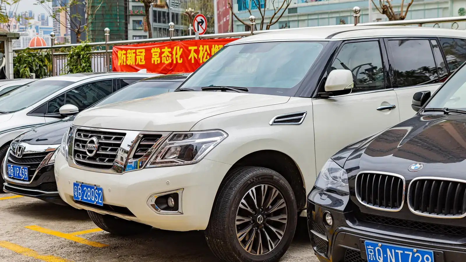 A Nissan Patrol (Y62)