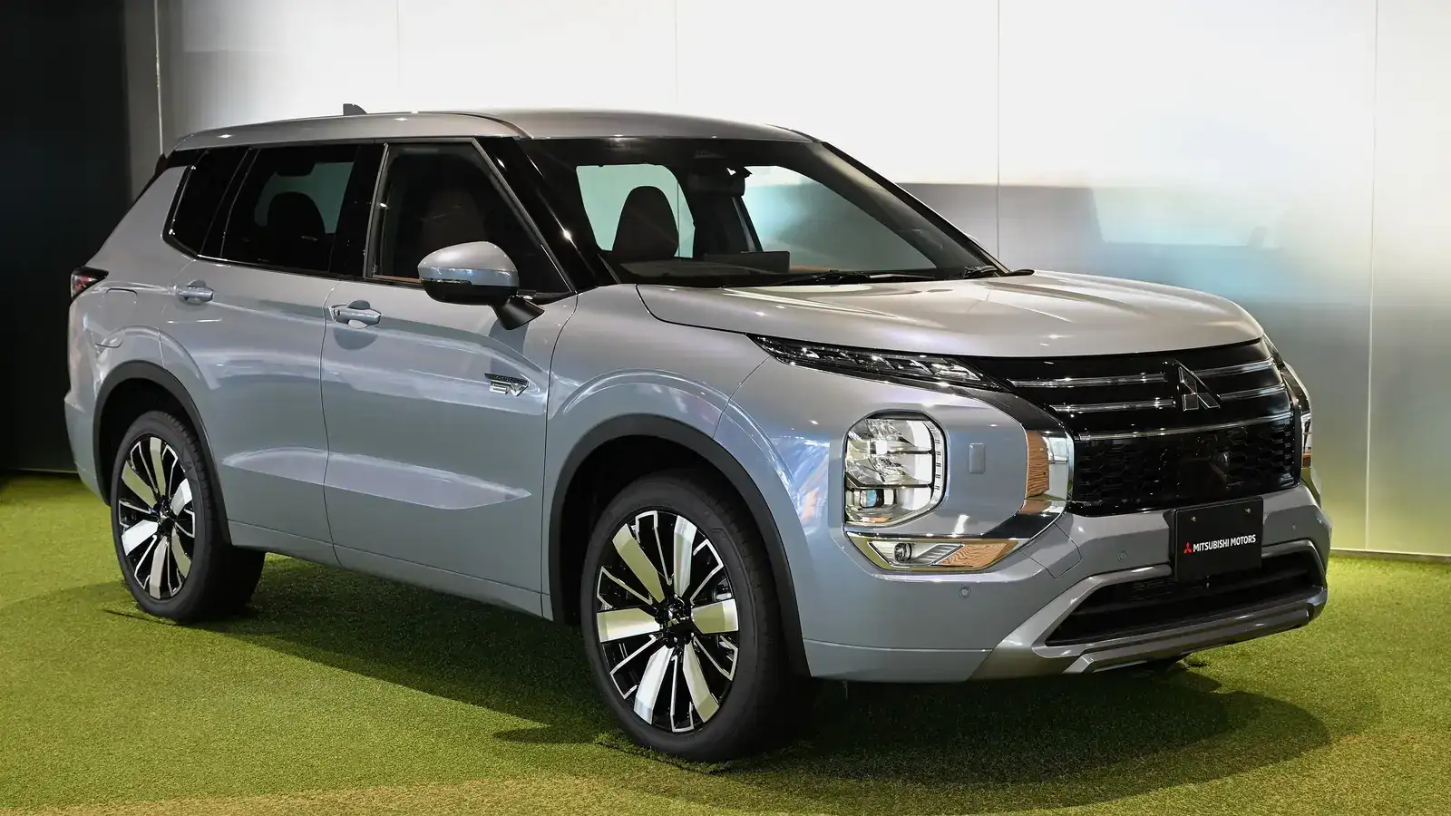 A Mitsubishi Outlander