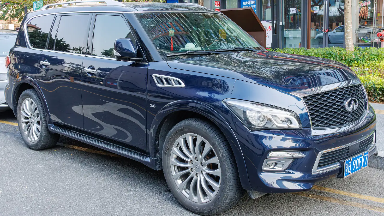 An Infiniti QX80